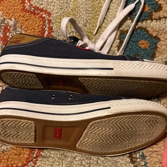 Levi canvas low cut tennis. - Picture 6 of 6